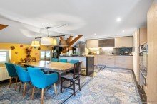 Essbereich / K�che Mehrgenarationenhaus / Ferienhaus / Seminarhaus
Renoviert mit 3 Wohnungen / 686m� Wohfl�che / Aufzug