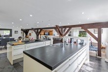 K�che 1. OG Mehrgenarationenhaus / Ferienhaus / Seminarhaus
Renoviert mit 3 Wohnungen / 686m� Wohfl�che / Aufzug
