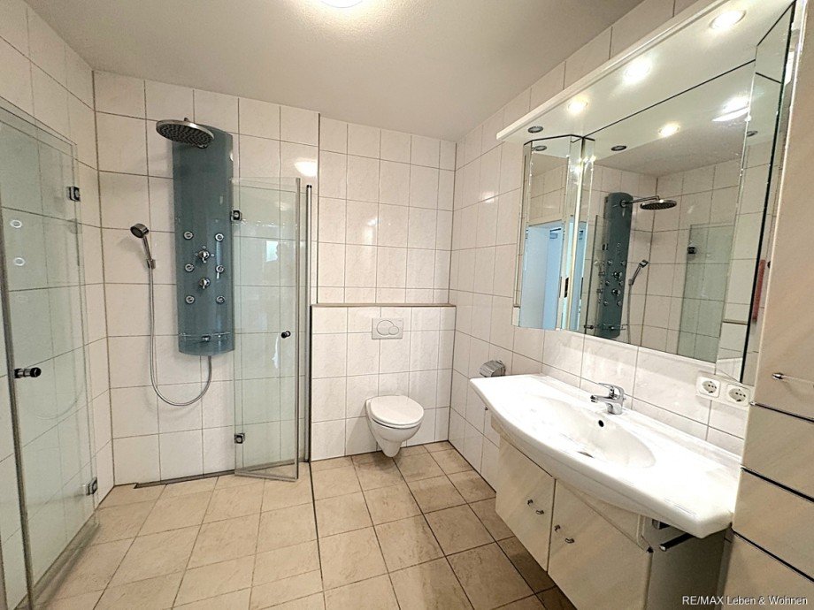 Bad gro� Etagenwohnung Dachau