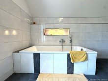 Badewanne Traumhaus sucht neue Familie !
Kernsaniertes und modernes EFH mit Kaltwintergarten und gro�em Garten