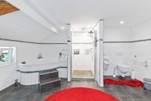 Bad EG Mehrgenarationenhaus / Ferienhaus / Seminarhaus
Renoviert mit 3 Wohnungen / 686m� Wohfl�che / Aufzug
