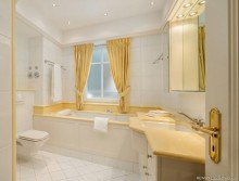 Badezimmer Preissenkung !
M�nchen - Solln / Isar - N�he
Split-Level-Luxuswohnung
4 Zimmer / 3 Terrassen / Sauna