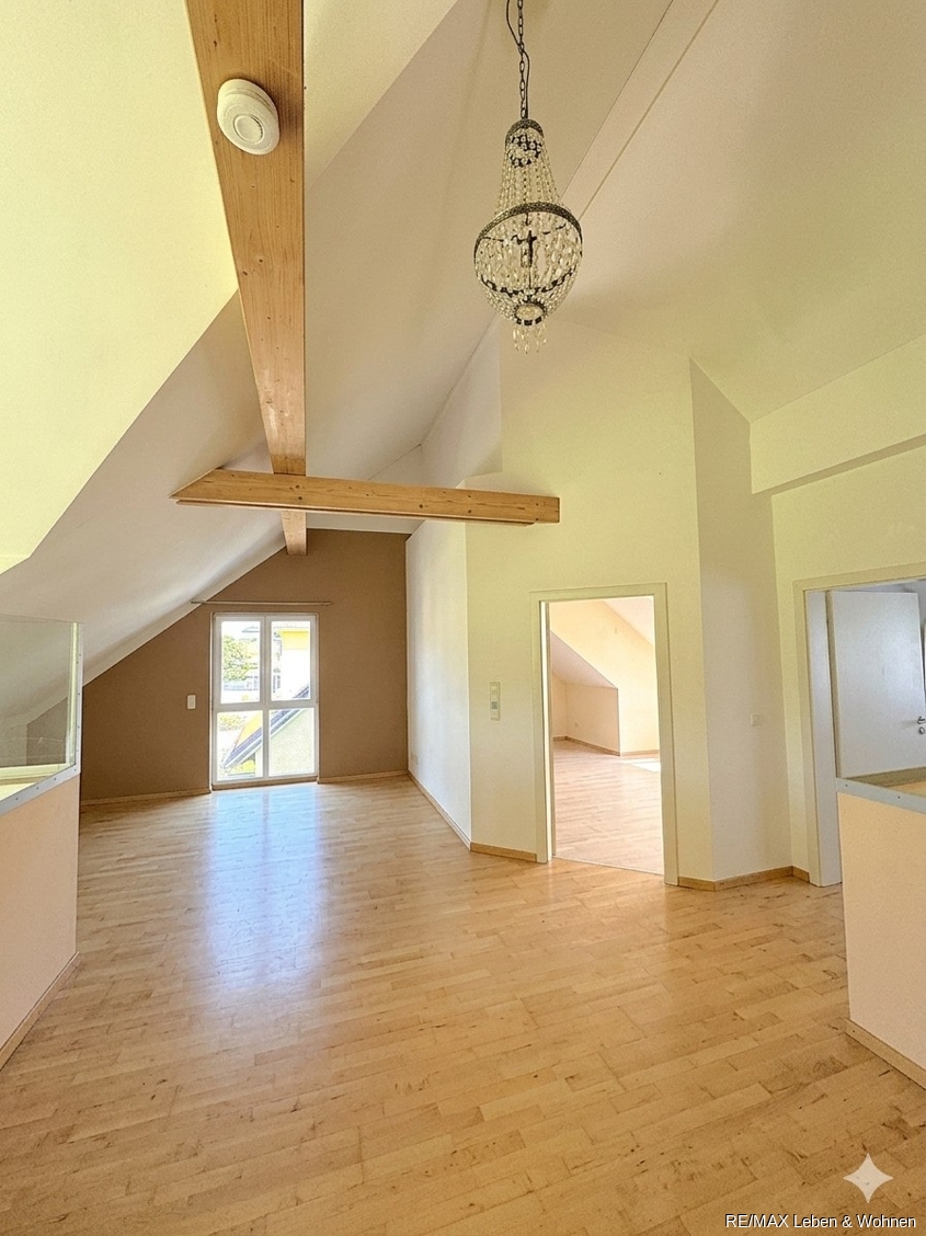 Empore Ki bearbeitet Einfamilienhaus Inchenhofen