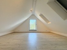 Dachspitz Traumhaus sucht neue Familie !
Kernsaniertes und modernes EFH mit Kaltwintergarten und gro�em Garten