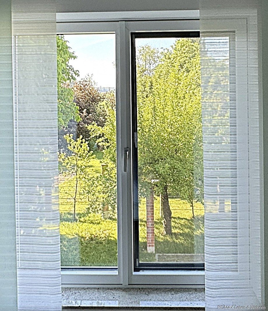 Blick Schlafzimmer Einfamilienhaus Fahlenbach
