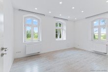 EG Mehrgenarationenhaus / Ferienhaus / Seminarhaus
Renoviert mit 3 Wohnungen / 686m� Wohfl�che / Aufzug