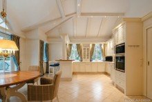 K�che Preissenkung !
M�nchen - Solln / Isar - N�he
Split-Level-Luxuswohnung
4 Zimmer / 3 Terrassen / Sauna