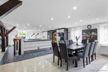 Essbereich 1.OG Mehrgenarationenhaus / Ferienhaus / Seminarhaus
Renoviert mit 3 Wohnungen / 686m� Wohfl�che / Aufzug