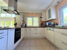 K�che Familientraum !
Modernes EFH mit Garten im Gr�nen.