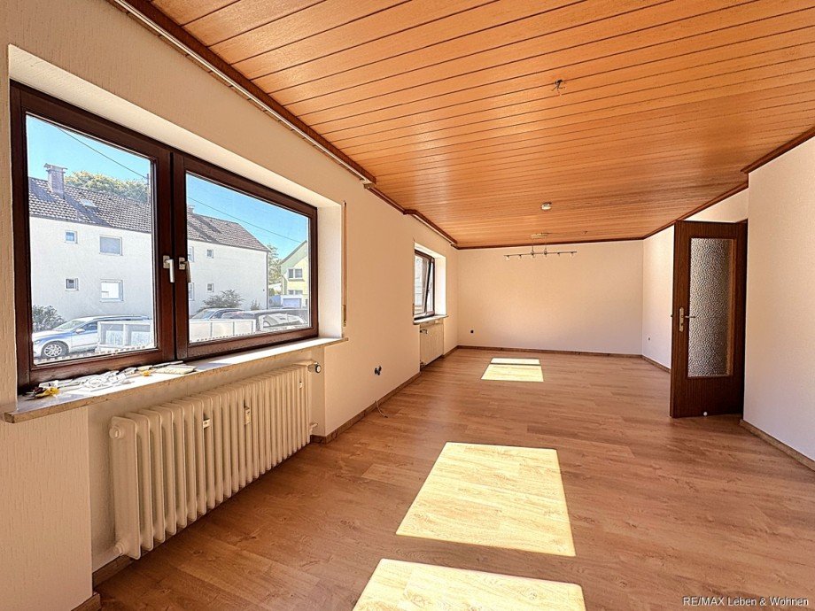 Wohnzimmer b Etagenwohnung Karlsfeld
