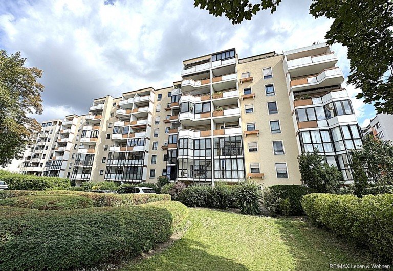 Font ganz Augsburg Etagenwohnung 1-Zimmerappartement in Best-Lage-Augsburg( Prinzstr / Ecke Remboldstr.) + Tiefgaragen Stellplatz