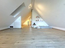 Dachspitz Traumhaus sucht neue Familie !
Kernsaniertes und modernes EFH mit Kaltwintergarten und gro�em Garten