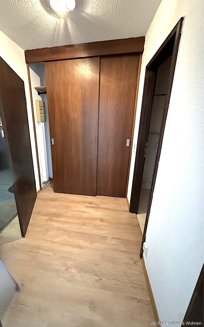 Flur mit Einbauschrank Etagenwohnung Augsburg
