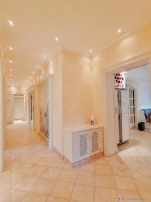 Flur Preissenkung !
M�nchen - Solln / Isar - N�he
Split-Level-Luxuswohnung
4 Zimmer / 3 Terrassen / Sauna