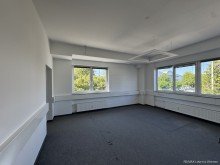 B�ro 1 Gro�e und moderne B�rofl�chen in ruhiger Lage.
305m� .
Gro�z�gige Fl�chen + K�che + Aufzug